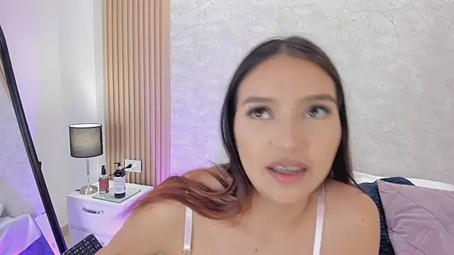 NaomyCollins   online show from June 2, 2:08 pm