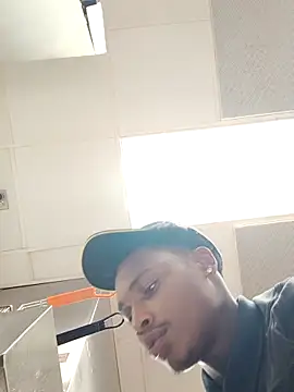 Snapshot of Dropdingo chatting on November 15, 1:40 pm Dropdingo online show from November 15, 1:40 pm