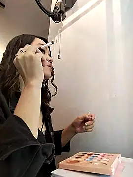 Sky Junne online show from October 2, 3:30 pm