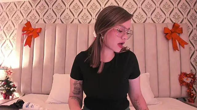 Sky Junne online show from November 30, 6:12 pm