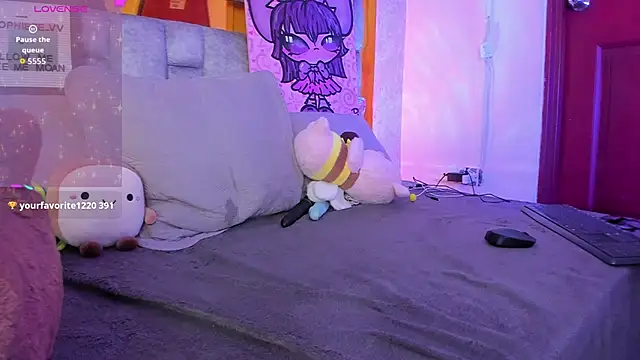 sophiievv online show from December 17, 6:41 am