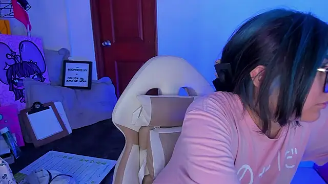 sophiievv online show from February 18, 6:48 pm