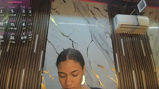 Snapshot of VictoriaDuart chatting on May 7, 8:03 pm VictoriaDuart online show from May 7, 8:03 pm