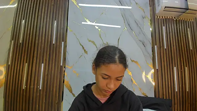 Snapshot of VictoriaDuart chatting on June 8, 8:20 pm VictoriaDuart online show from June 8, 8:20 pm