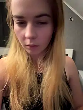 ellieen online show from October 18, 9:37 pm