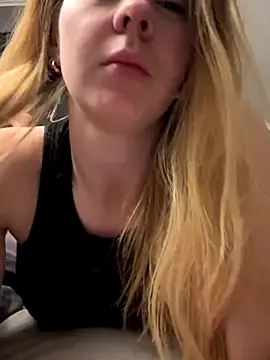 ellieen online show from October 31, 10:55 pm