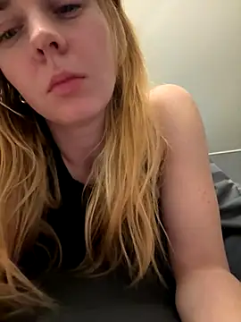 ellieen online show from November 3, 10:21 pm