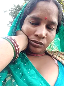 Snapshot of Hot_Seema83 chatting on November 6, 8:59 am Hot Seema83 online show from November 6, 8:59 am