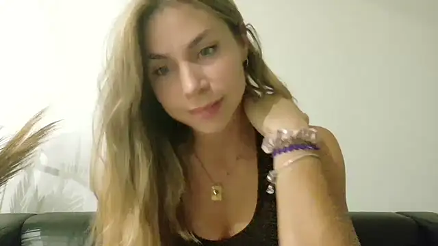 Snapshot of wonderalice31 chatting on September 13, 7:02 pm wonderalice31 online show from September 13, 7:02 pm