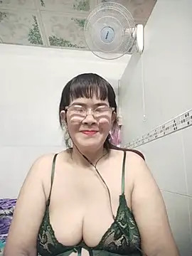 Snapshot of Ki_xxx chatting on August 1, 9:19 am Ki xxx online show from August 1, 9:19 am