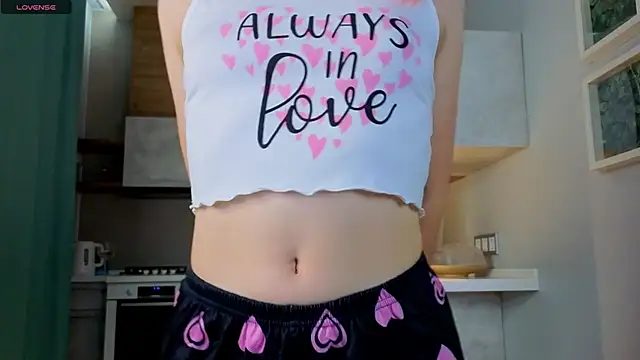 JuliannaWenger online show from October 21, 4:30 pm