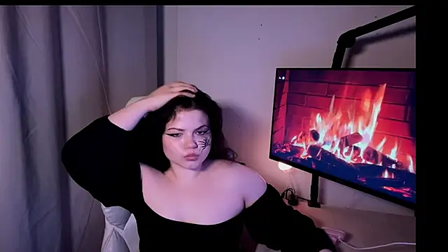 Snapshot of GoddessDarina chatting on November 1, 10:01 pm GoddessDarina online show from November 1, 10:01 pm