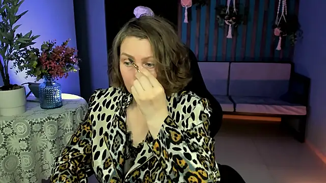 TiffanyBrauny online show from October 7, 11:29 am