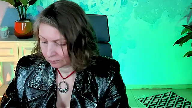 TiffanyBrauny online show from October 17, 1:46 pm
