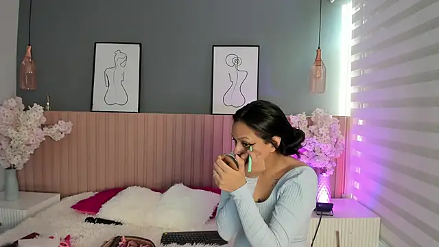 Mila Hank  online show from March 4, 12:11 pm