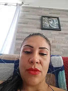 Snapshot of KittyHoleshot87 chatting on June 3, 4:23 pm KittyHoleshot87 online show from June 3, 4:23 pm