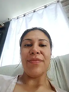 Snapshot of KittyHoleshot87 chatting on June 27, 12:33 pm KittyHoleshot87 online show from June 27, 12:33 pm