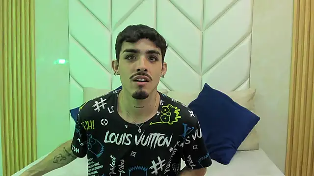 Snapshot of NikoStone_ chatting on October 8, 2:58 pm NikoStone online show from October 8, 2:58 pm