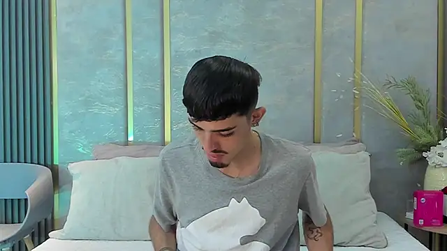 Snapshot of NikoStone_ chatting on October 18, 4:37 am NikoStone online show from October 18, 4:37 am