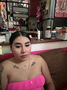 Snapshot of Sophie_Dreamss chatting on May 4, 9:33 pm Sophie Dreamss online show from May 4, 9:33 pm