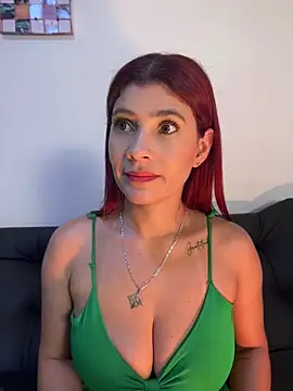 Snapshot of Skarlett_12_ chatting on May 14, 9:05 am Skarlett 12 online show from May 14, 9:05 am