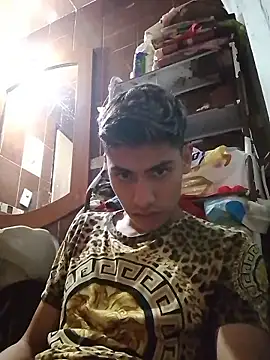 aispuro8505 online show from January 11, 7:35 am