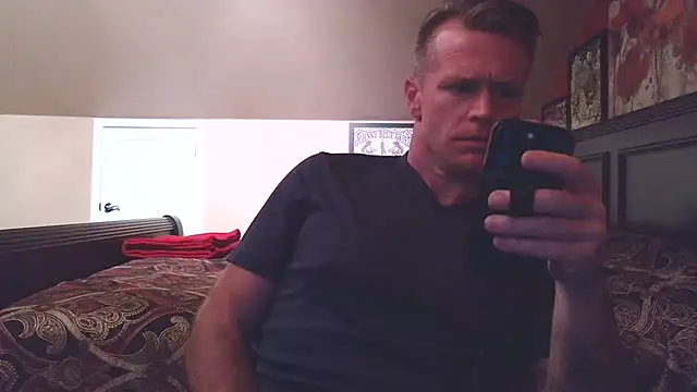 Snapshot of DILFiGuess11 chatting on June 25, 4:23 am DILFiGuess11 online show from June 25, 4:23 am