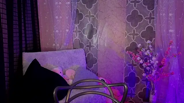 Kayleemorales online show from March 8, 5:50 pm