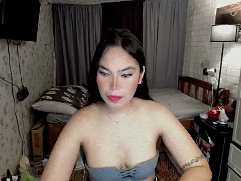 Snapshot of awesomegurl21 chatting on October 9, 4:32 am awesomegurl21 online show from October 9, 4:32 am
