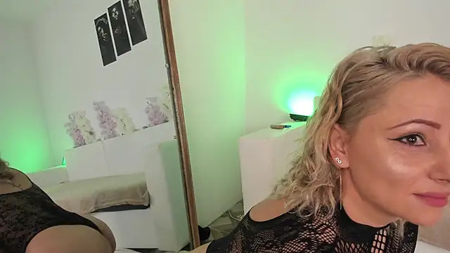 HoneyKissy online show from December 1, 4:06 am