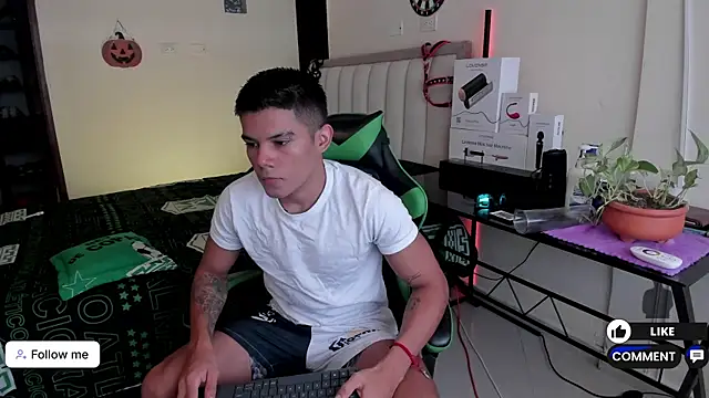 Snapshot of Jack_castell chatting on October 2, 12:34 pm Jack castell online show from October 2, 12:34 pm