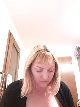 LiluLiluLilu online show from September 27, 9:20 pm