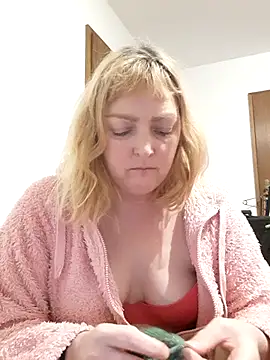 LiluLiluLilu online show from November 6, 5:58 pm