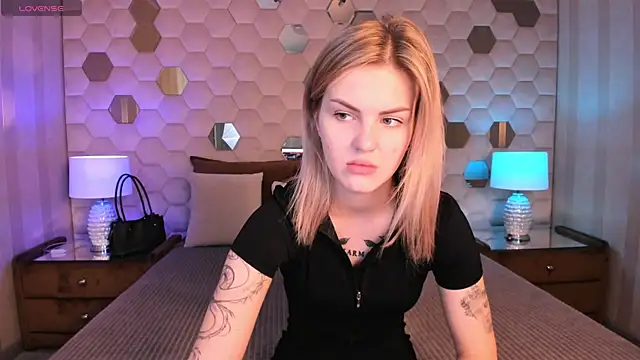 Snapshot of NaomiSol chatting on September 13, 7:35 pm NaomiSol online show from September 13, 7:35 pm