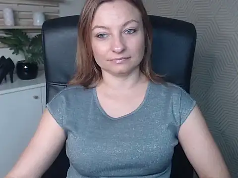Snapshot of angelaSamt chatting on October 2, 5:36 am angelaSamt online show from October 2, 5:36 am