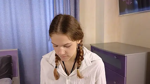 Snapshot of VelvetRisque chatting on October 12, 6:23 am VelvetRisque online show from October 12, 6:23 am