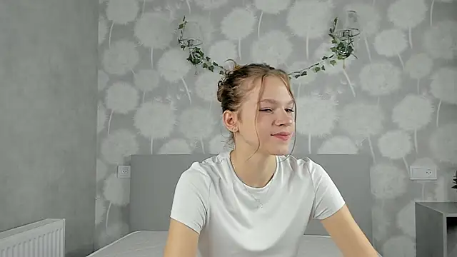 Snapshot of VelvetRisque chatting on November 18, 8:30 am VelvetRisque online show from November 18, 8:30 am