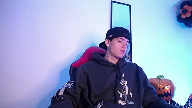 Anhonymus  online show from October 28, 3:43 am