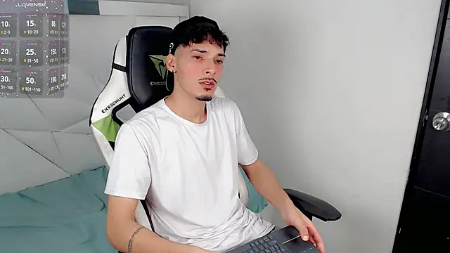 Snapshot of yankees_ chatting on November 18, 3:23 am yankees online show from November 18, 3:23 am