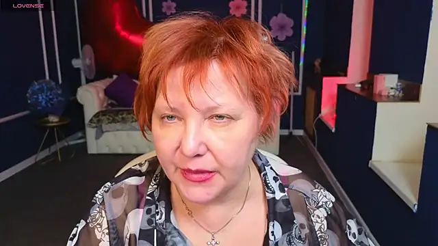 Kira Kenett online show from April 27, 7:45 pm