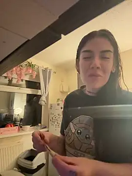 valentinalamont online show from September 17, 10:00 pm