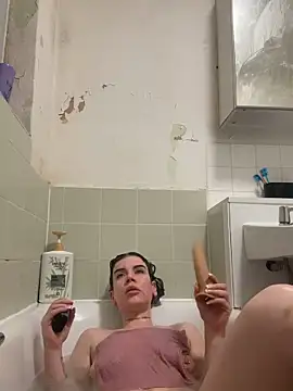 valentinalamont online show from December 5, 4:36 pm