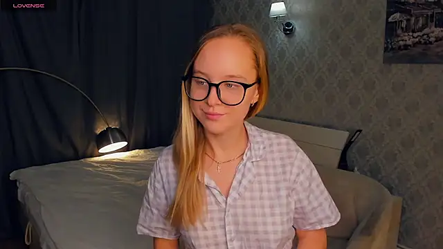 SoonMoor online show from October 18, 5:25 pm