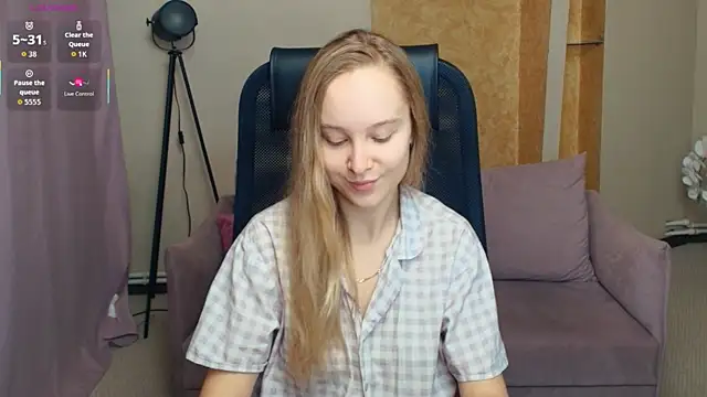 SoonMoor online show from December 17, 6:58 pm