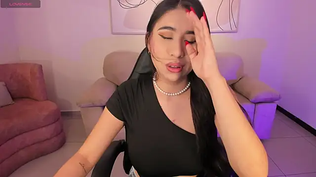 Snapshot of MayaMoretti_ chatting on June 23, 8:18 pm MayaMoretti online show from June 23, 8:18 pm