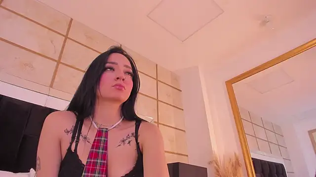 RoxyLior online show from December 23, 3:59 am