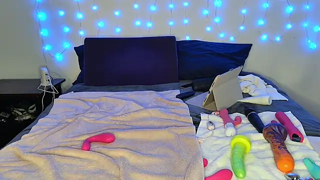 luvely gurl online show from June 7, 3:54 am