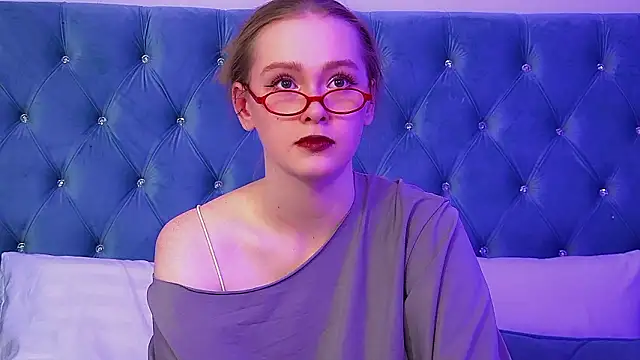 AgataFoxley online show from March 4, 6:14 pm