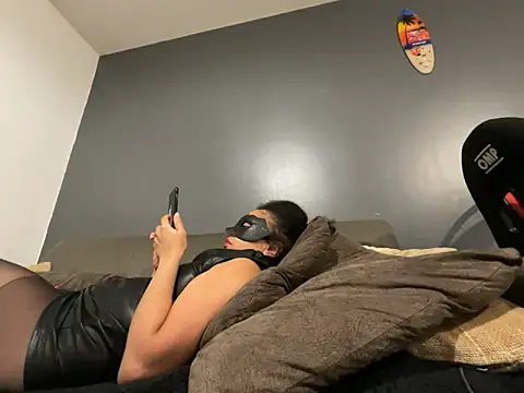 MILF Stephanie online show from November 22, 1:37 am