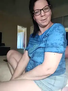 Snapshot of aussiepeaches chatting on February 13, 2:45 am aussiepeaches online show from February 13, 2:45 am